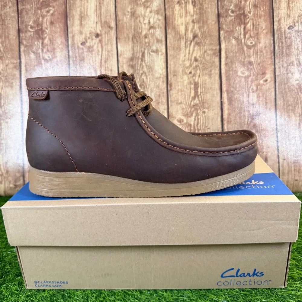 Clarks Wallaston Boot Mens size 9.5 M Beeswax Leather Moccasin Toe Chukka